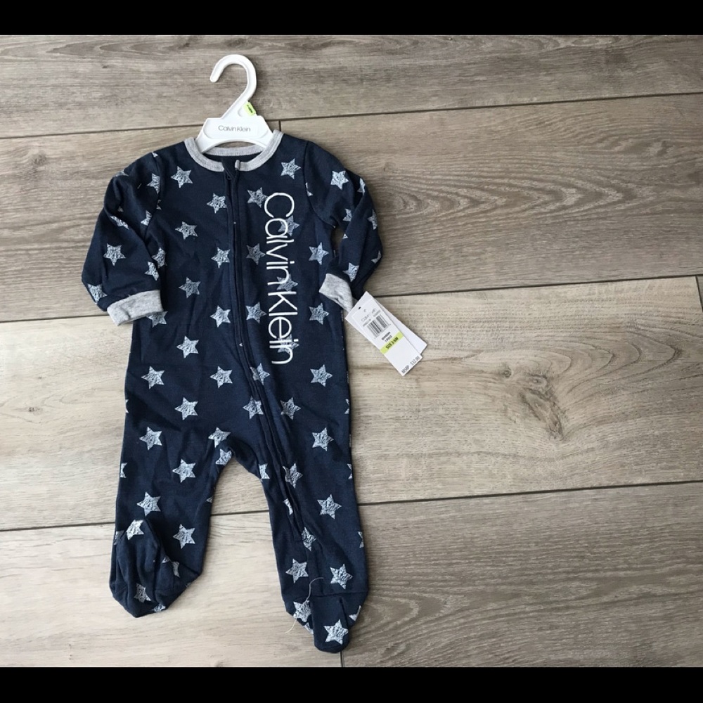 CALVIN KLEIN BABY BOYS' LONG SLEEVE ZIP UP FOOTED COVERALLS   SIZE 3-6 M…
